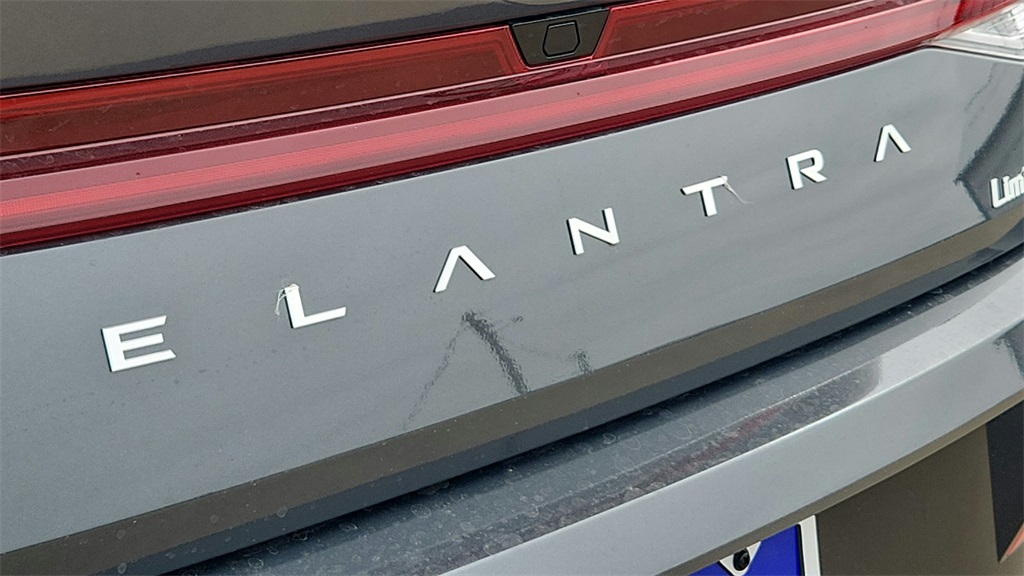 2025 Hyundai Elantra Limited photo 25