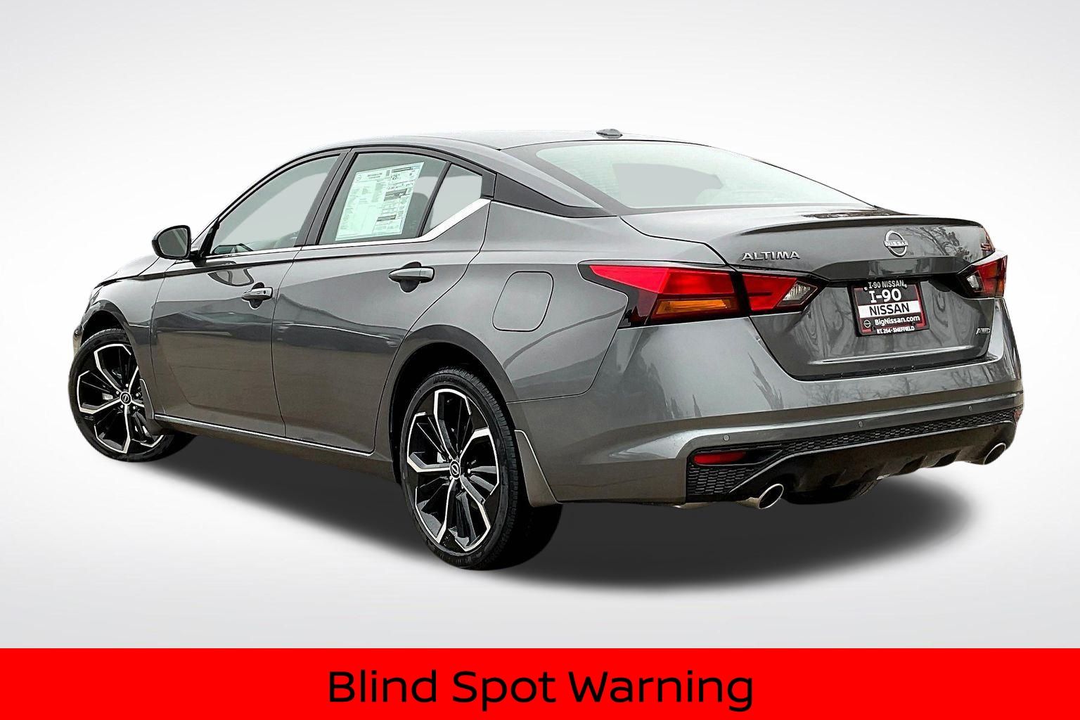 2025 Nissan Altima SR photo 3