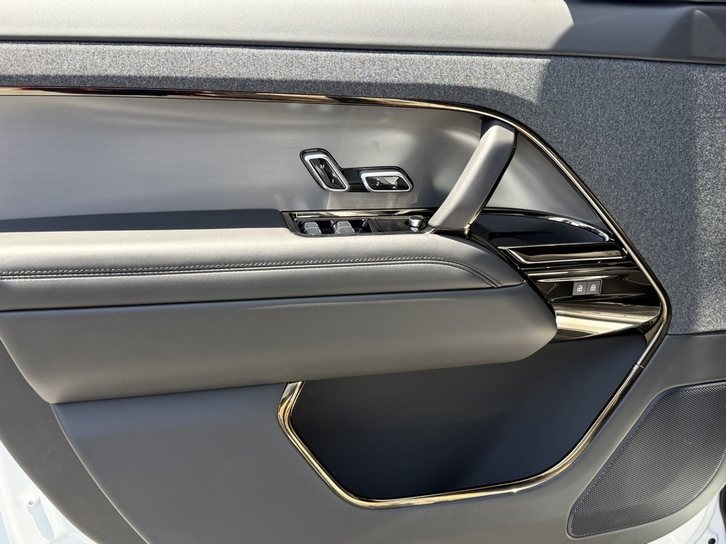 2025 Land Rover Range Rover Sport SE photo 8