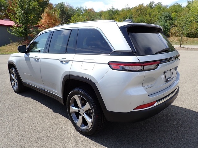 2022 Jeep Grand Cherokee Limited photo 3