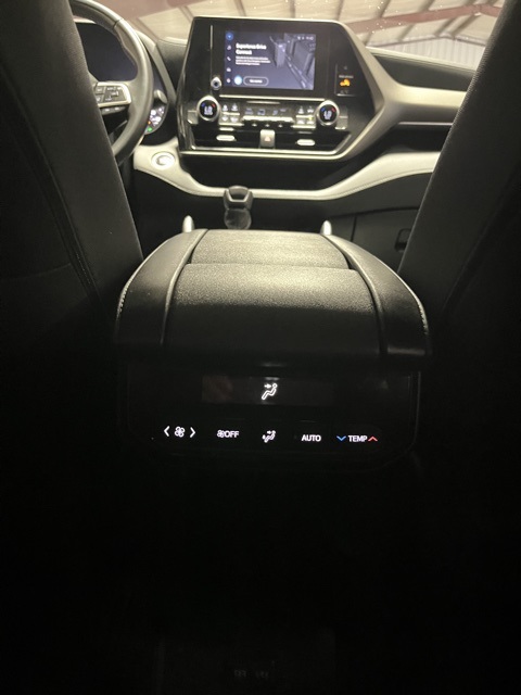 2024 Toyota Highlander LE photo 26