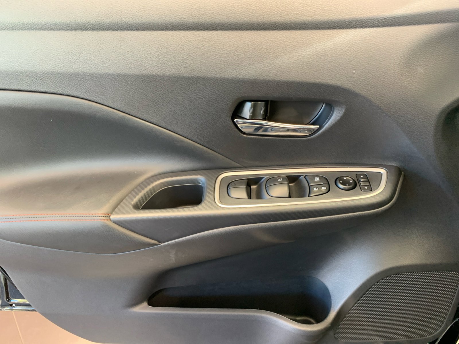 2025 Nissan Versa SR photo 22