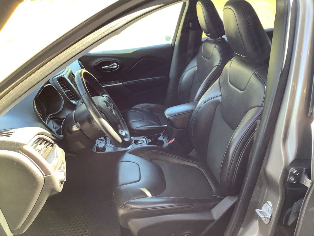 2019 Jeep Cherokee Latitude photo 23