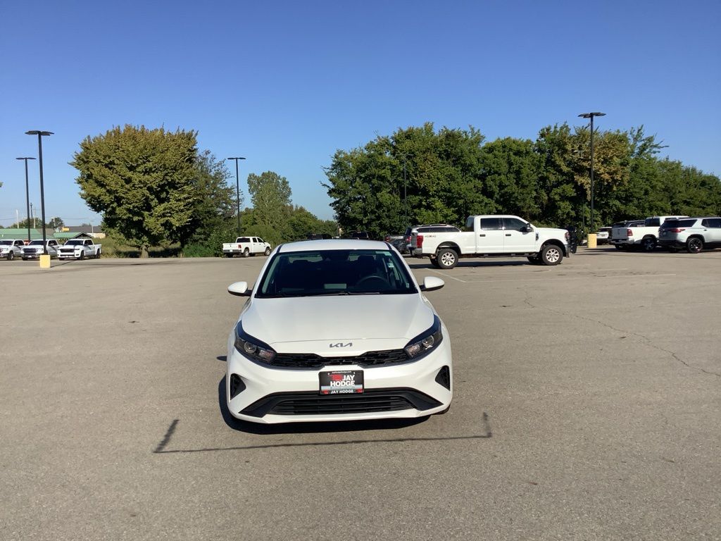 2024 Kia Forte LXS photo 2