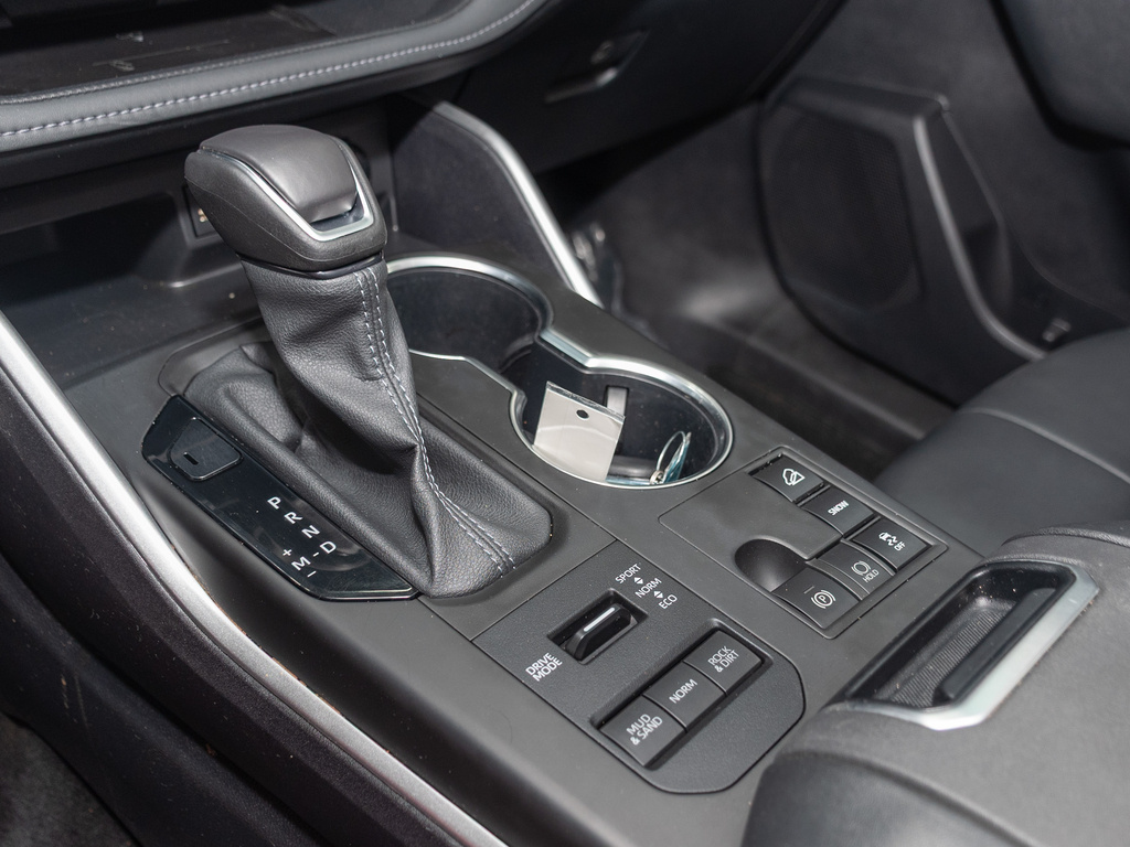 2024 Toyota Highlander XLE photo 12