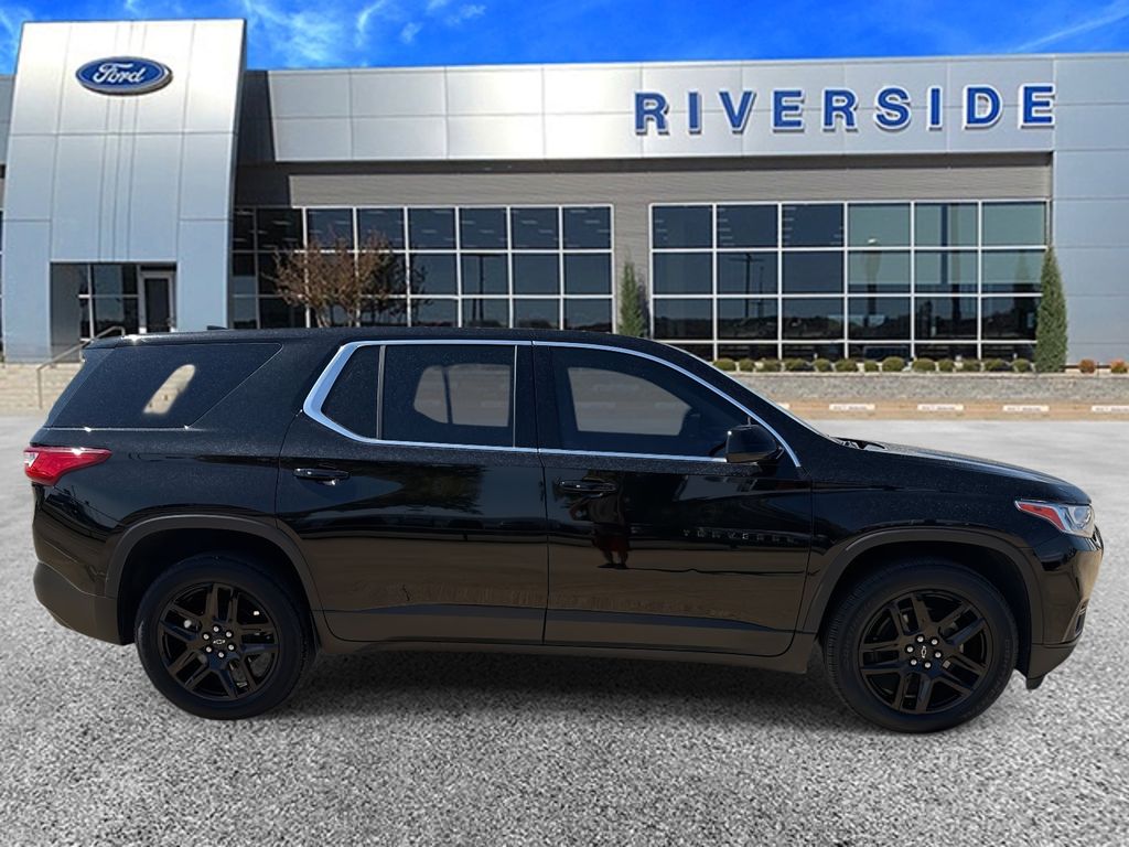 2020 Chevrolet Traverse LS photo 2