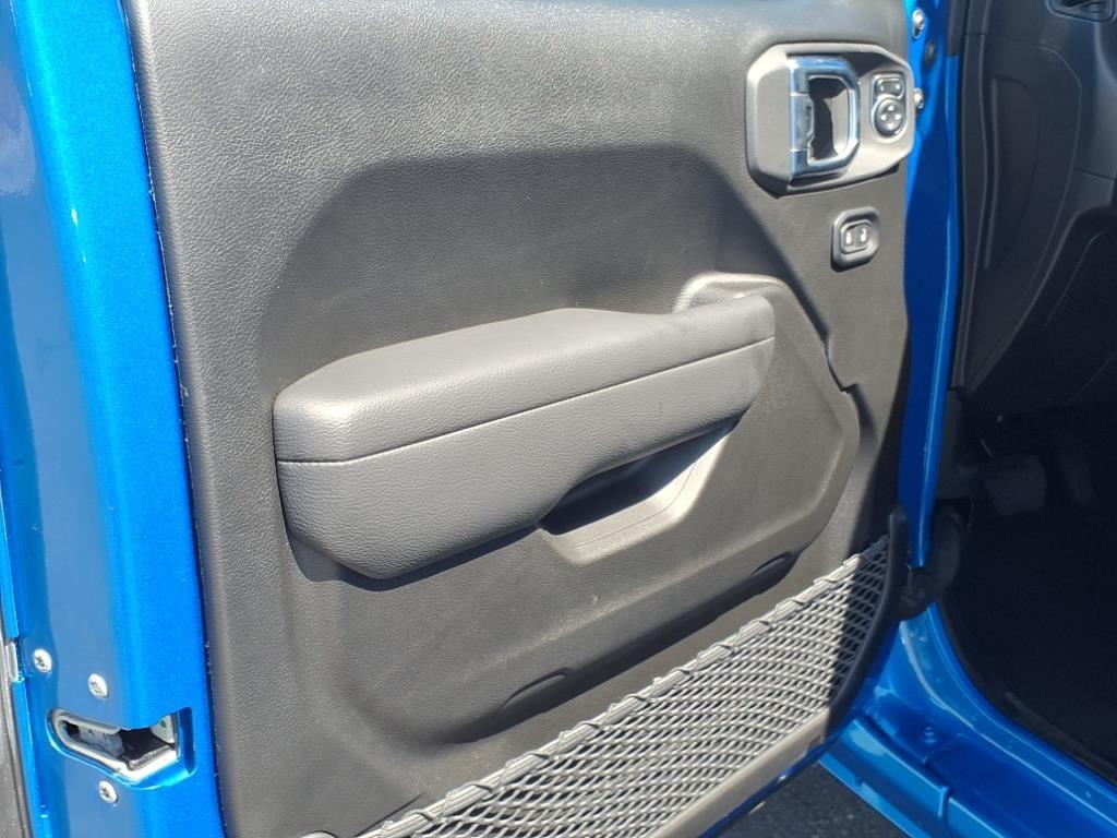 2025 Jeep Wrangler Sport S photo 3