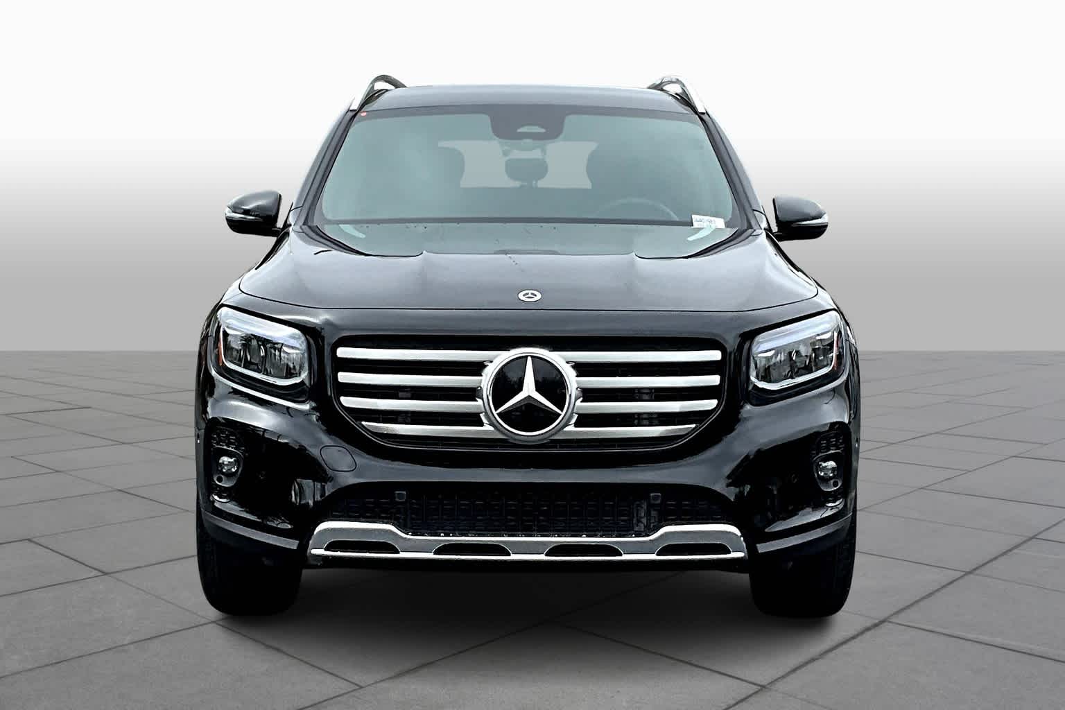 2025 Mercedes Benz GLB 250 photo 3
