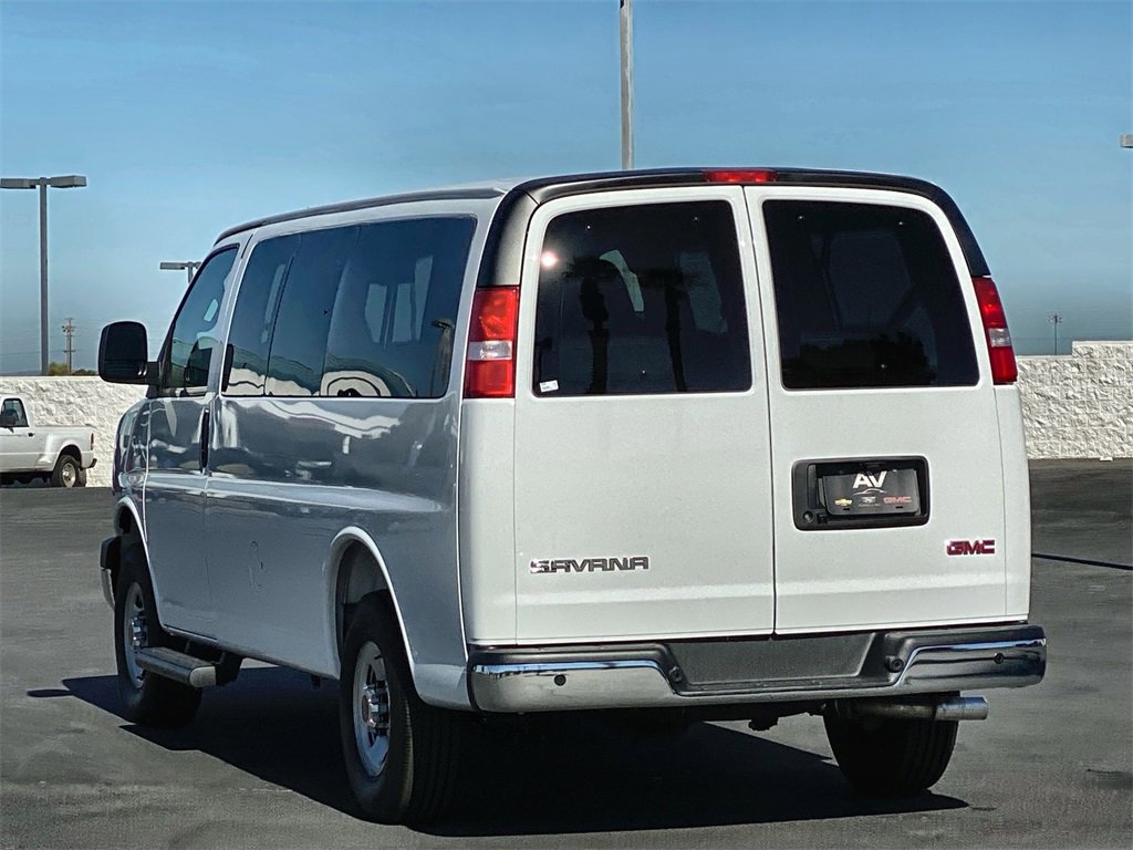 2025 Gmc Savana Passenger 2500 LT photo 4