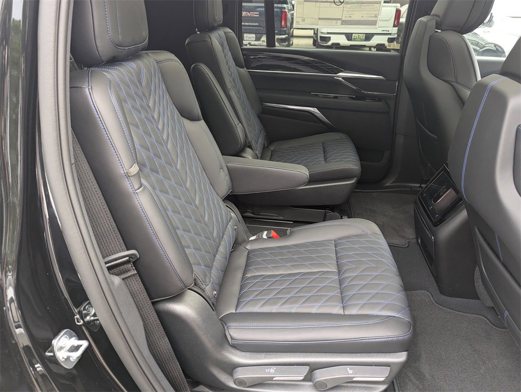 2026 Cadillac Escalade Luxury photo 34