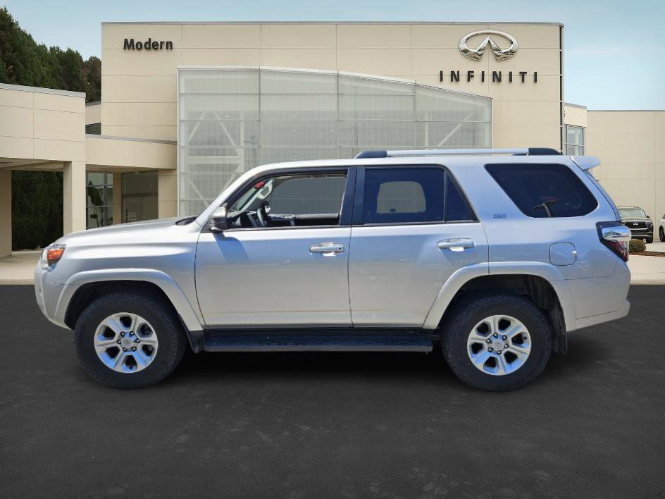 2024 Toyota 4Runner SR5 4WD photo 5