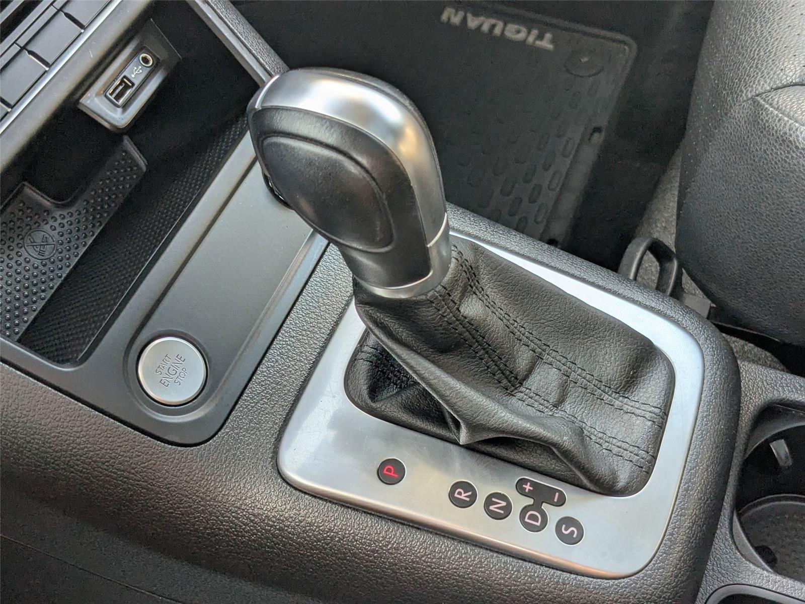 2017 Volkswagen Tiguan Wolfsburg Edition photo 24
