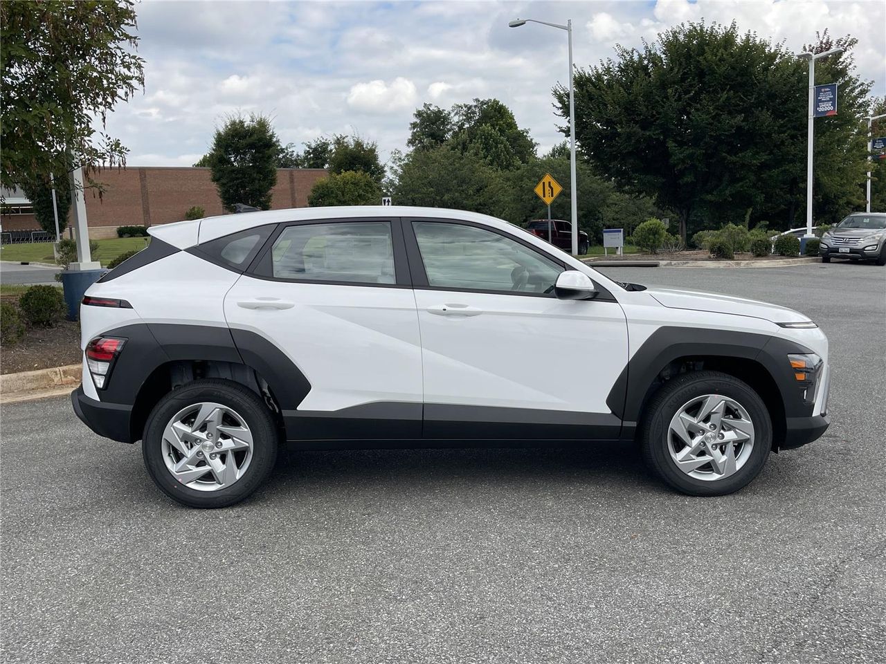 2026 Hyundai Kona SE photo 3