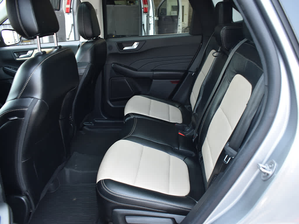 2022 Ford Escape Titanium Hybrid photo 5