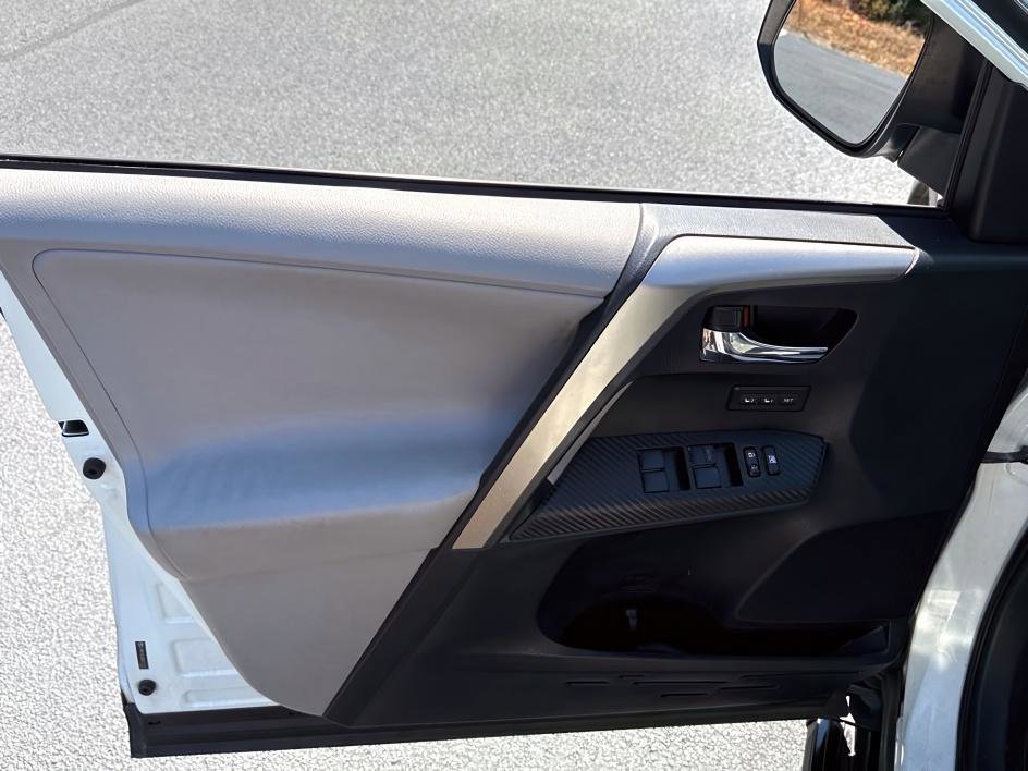 2013 Toyota RAV4 Limited photo 13