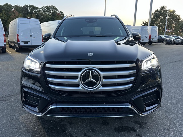 2026 Mercedes Benz GLS 450 4MATIC photo 2