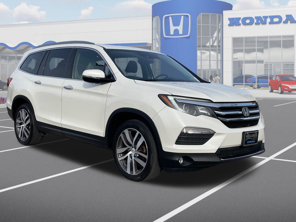 2017 Honda Pilot Elite's photo