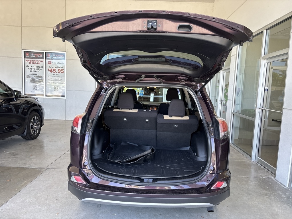 2018 Toyota RAV4 XLE photo 13