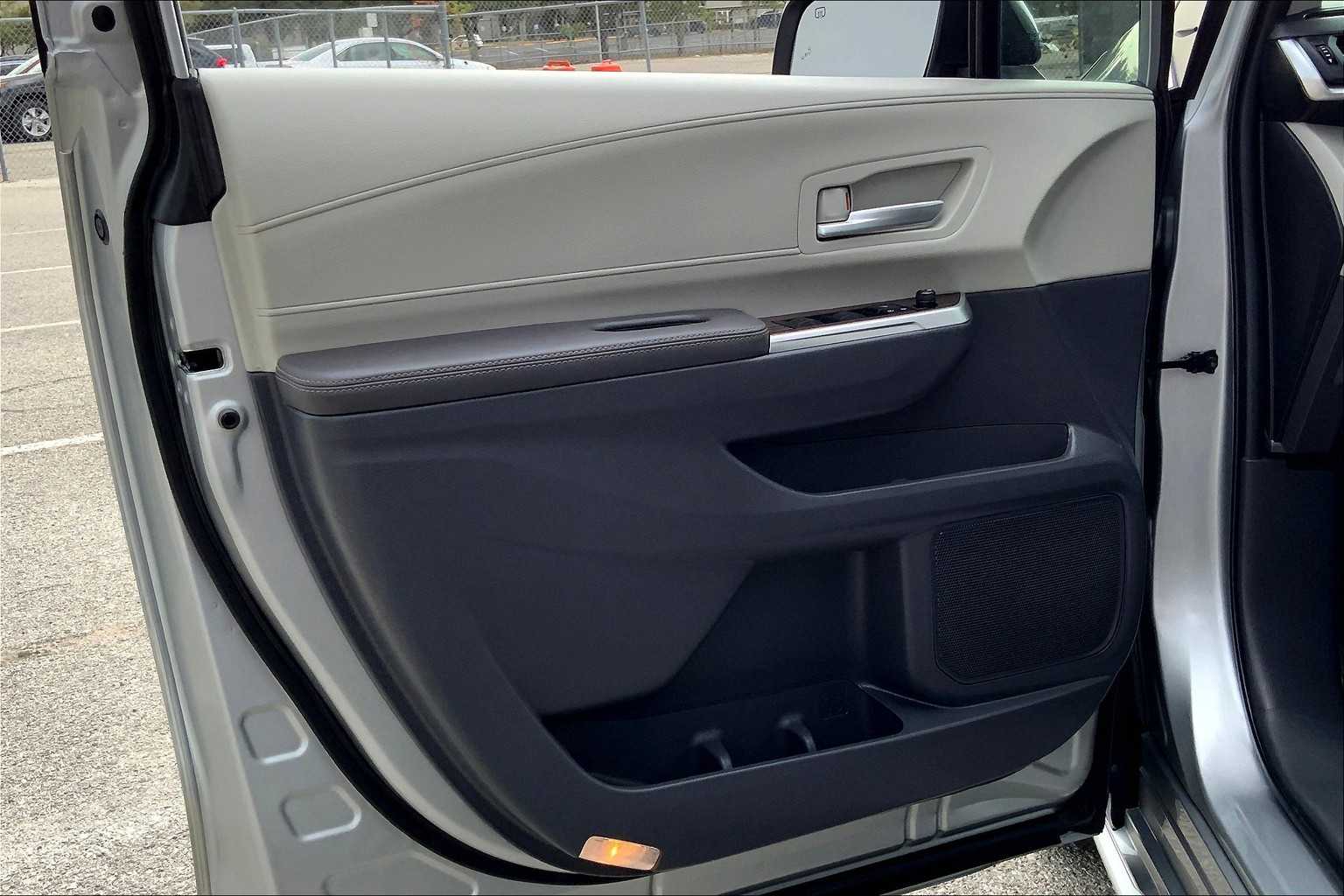2024 Toyota Sienna XLE photo 20