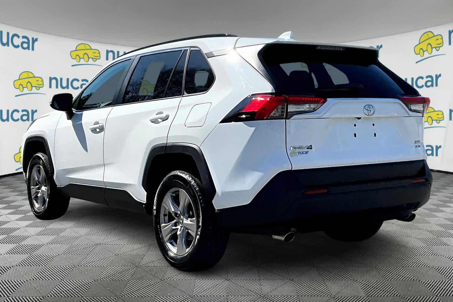 2023 Toyota RAV4 XLE photo 8
