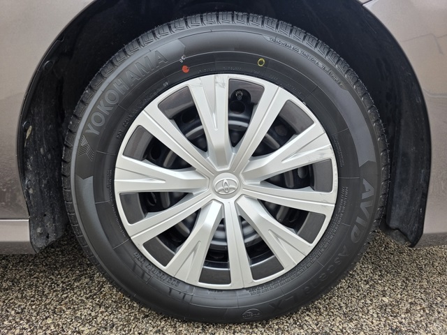 2023 Toyota Camry Hybrid LE photo 22