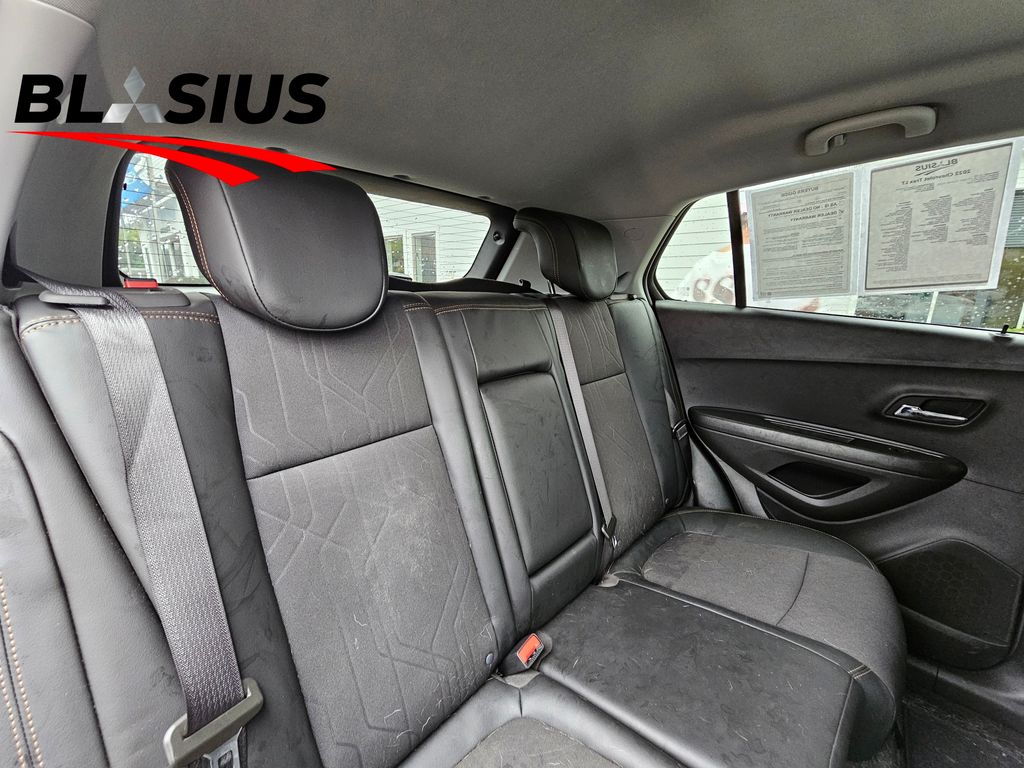 2022 Chevrolet Trax LT photo 17