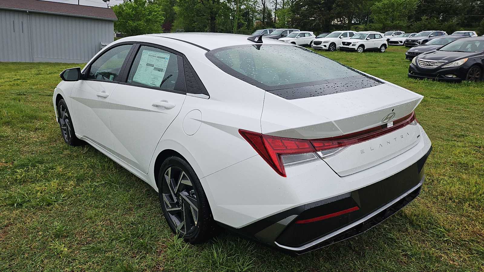 2025 Hyundai Elantra Hybrid Limited photo 4