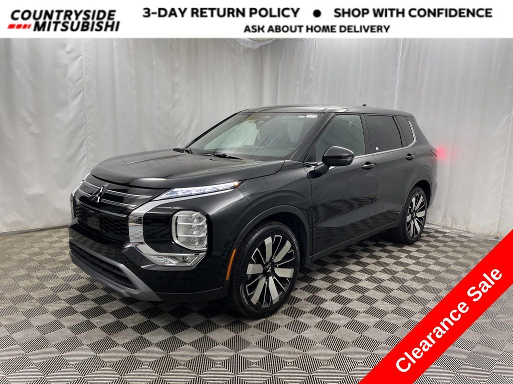 2025 Mitsubishi Outlander SE's photo