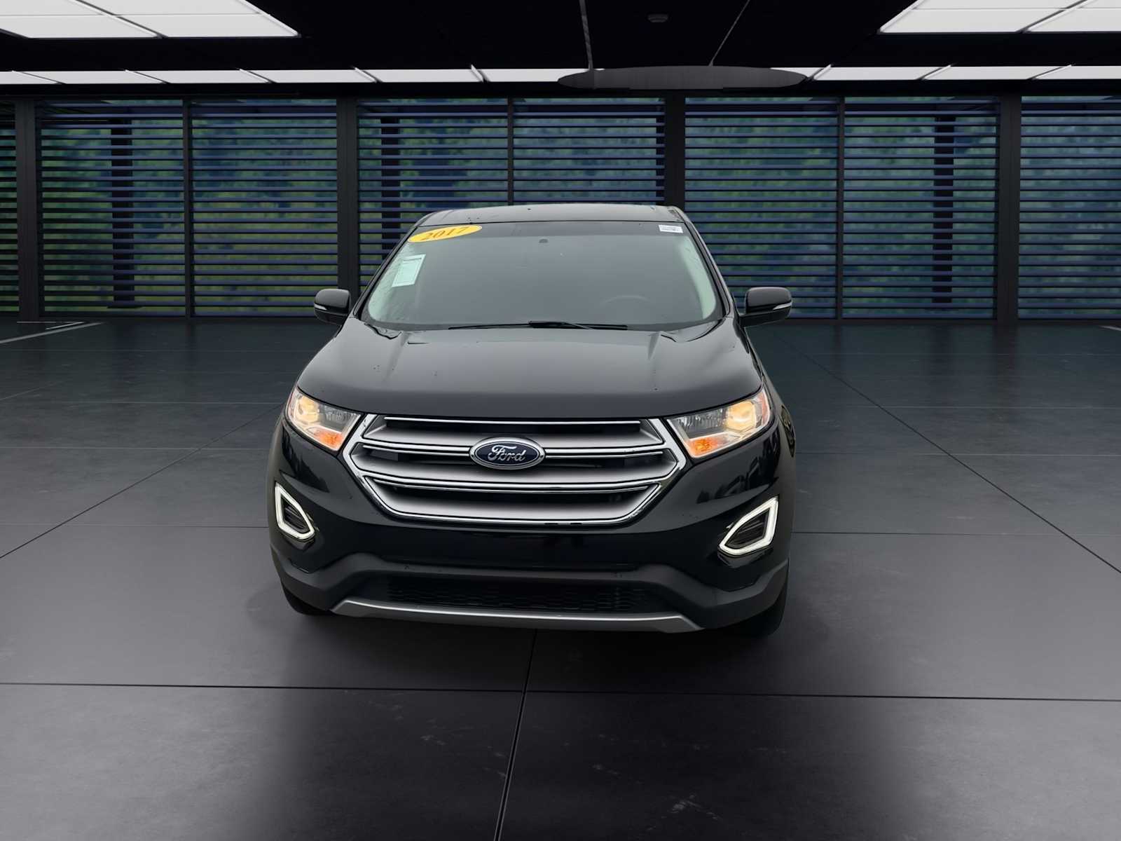 2017 Ford Edge Titanium photo 3