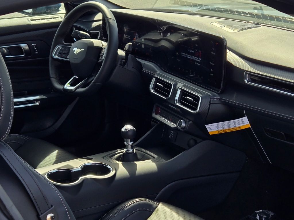 2025 Ford Mustang GT Premium photo 7