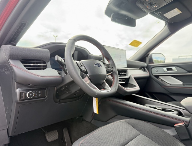2025 Ford Explorer ST photo 12