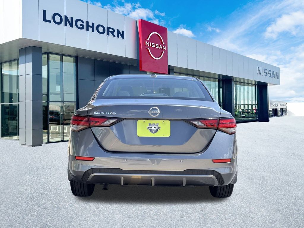2025 Nissan Sentra SV photo 4