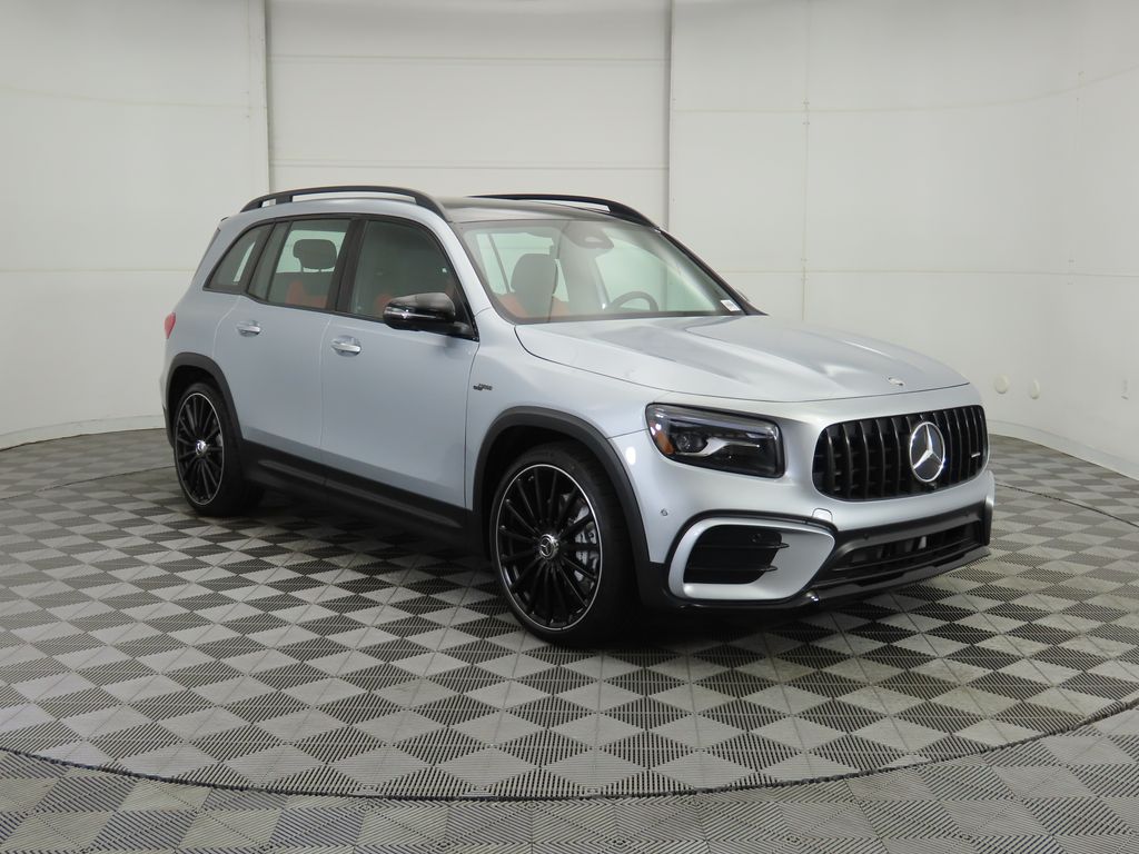 2026 Mercedes Benz GLB 35 AMG 4MATIC photo 2