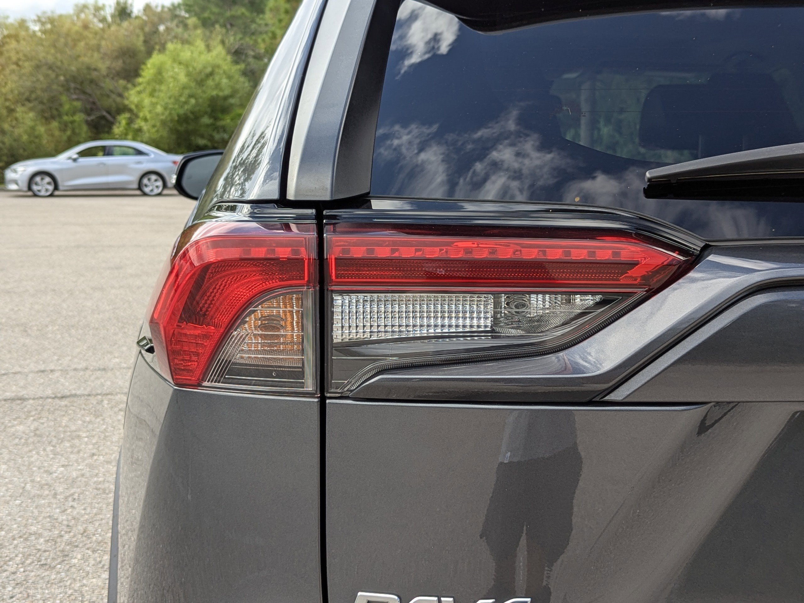2021 Toyota RAV4 XLE Premium photo 5