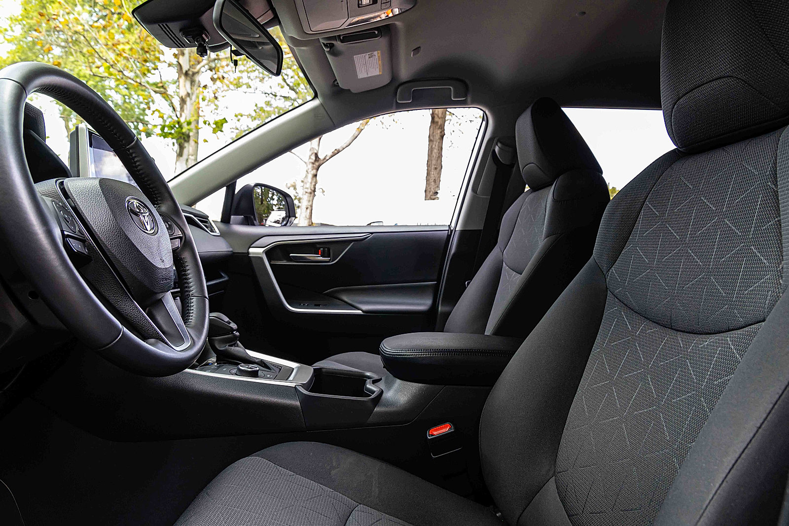 2023 Toyota RAV4 Hybrid XLE photo 6