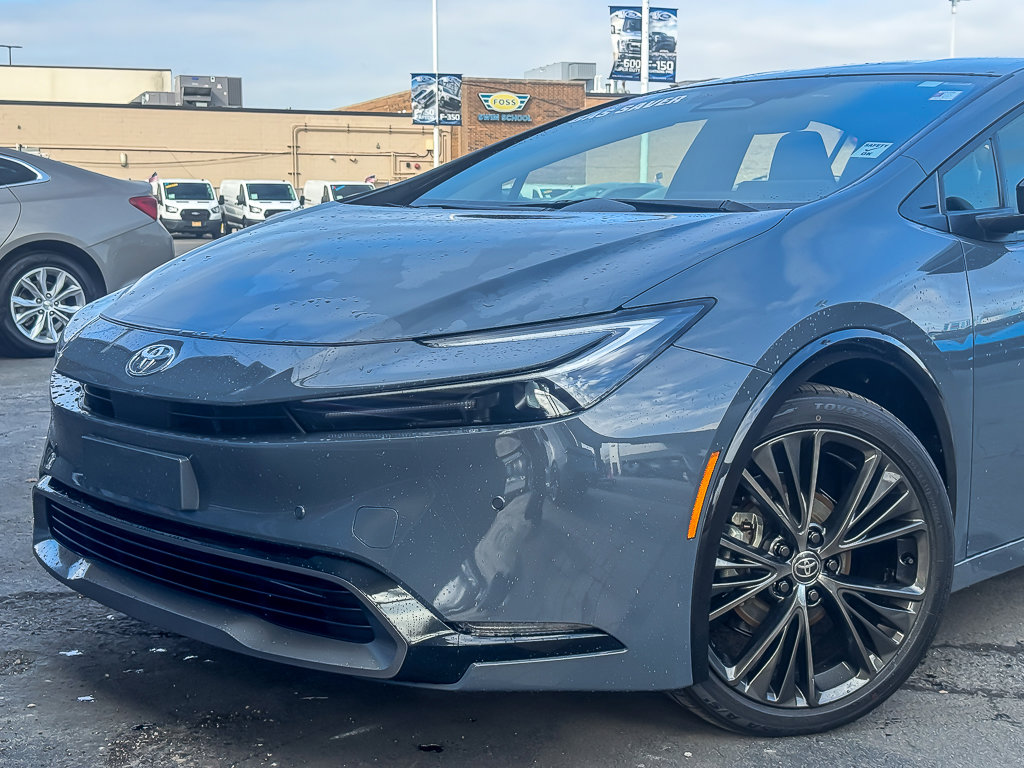 2025 TOYOTA PRIUS - Image 2