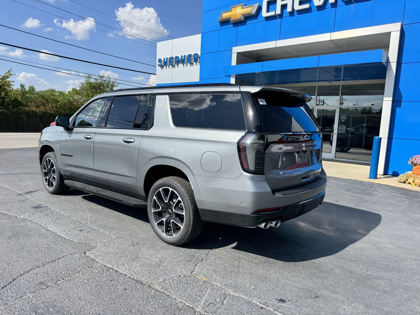 2026 Chevrolet Suburban RST photo 3