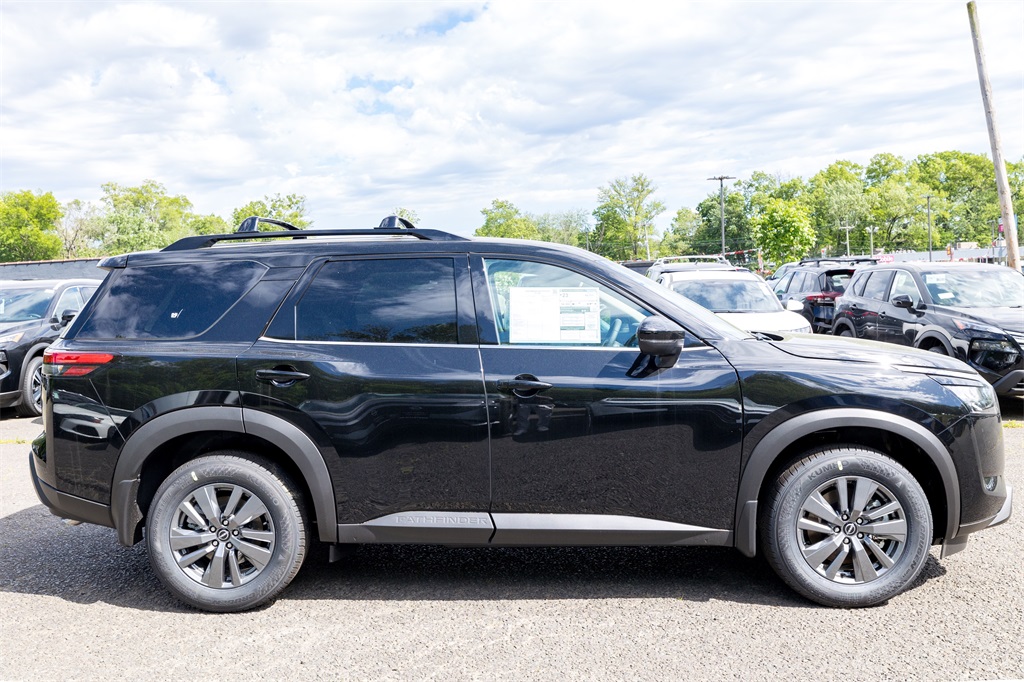 2025 Nissan Pathfinder SV photo 4