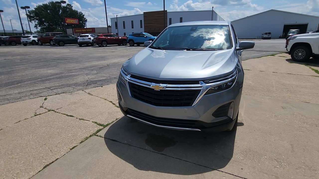 2024 Chevrolet Equinox LT photo 2