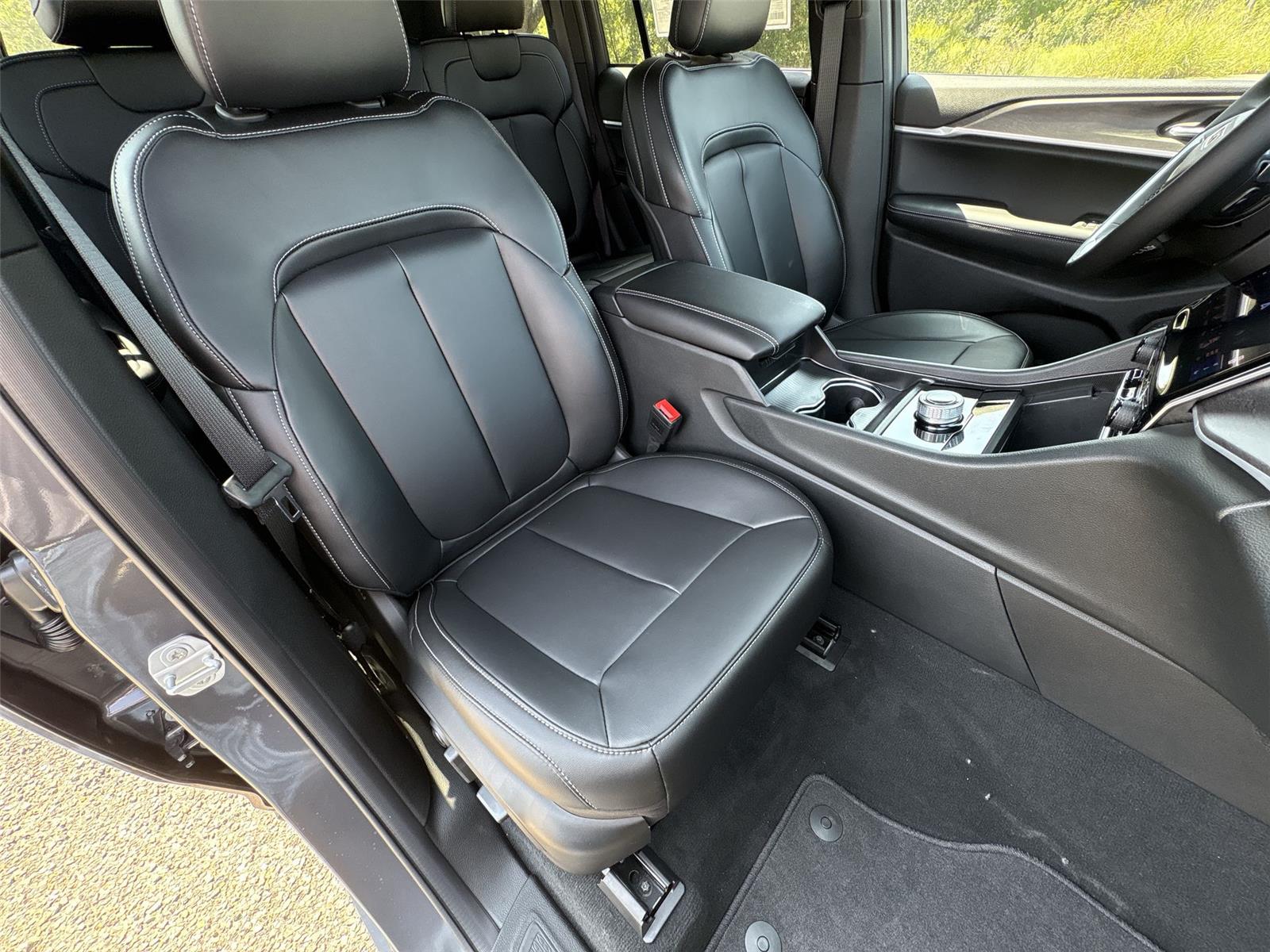 2025 Jeep Grand Cherokee Limited photo 22