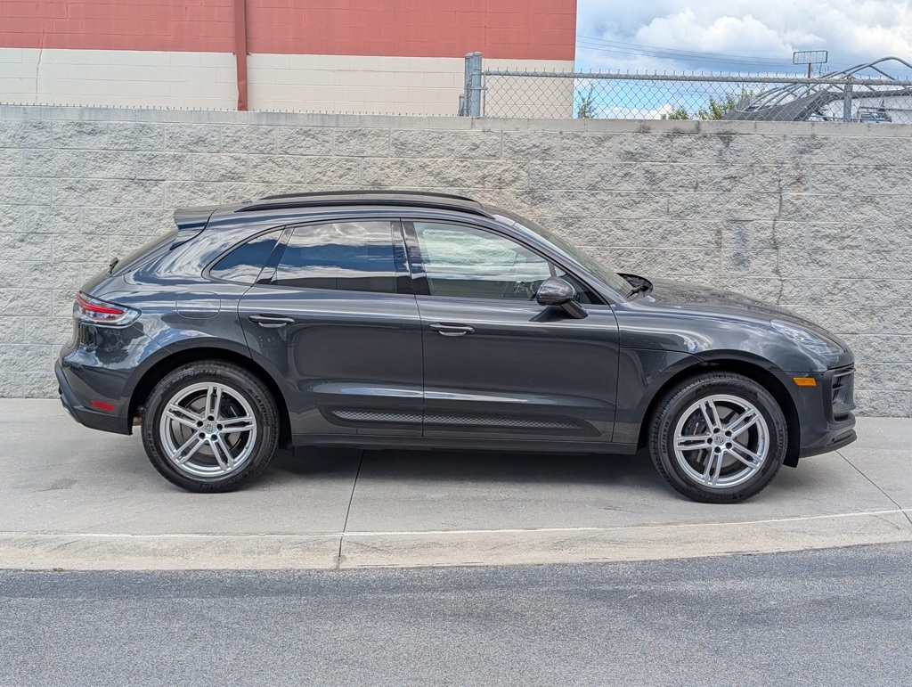 2025 Porsche Macan T photo 8