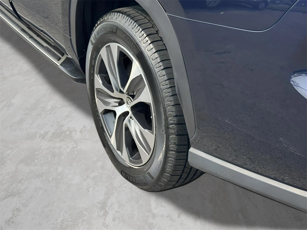 2023 Toyota Highlander XLE photo 3