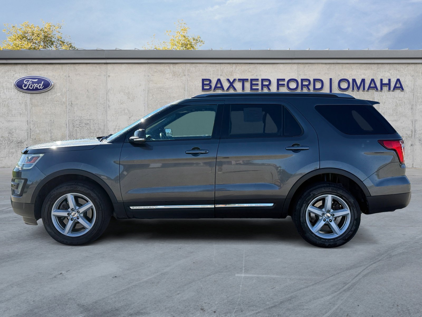 2016 Ford Explorer XLT photo 2