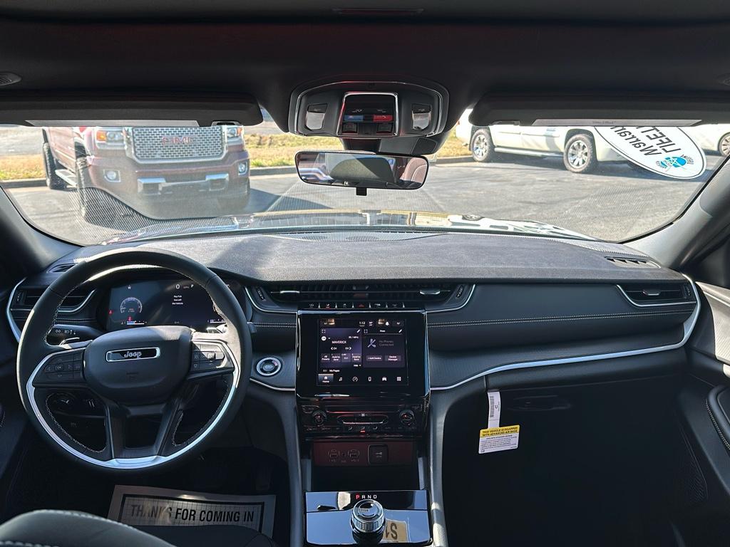 2025 Jeep Grand Cherokee Laredo photo 17