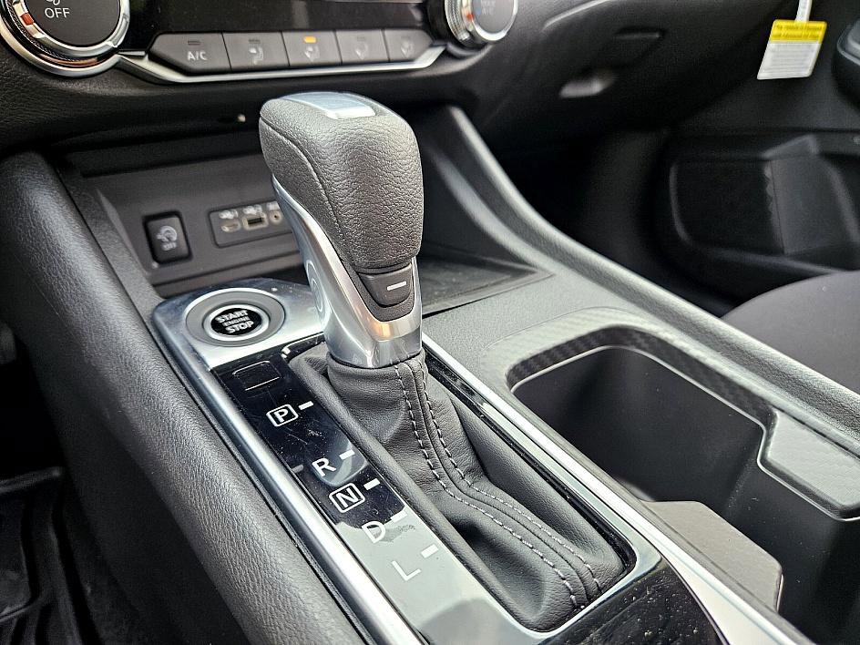 2025 Nissan Sentra SV photo 24