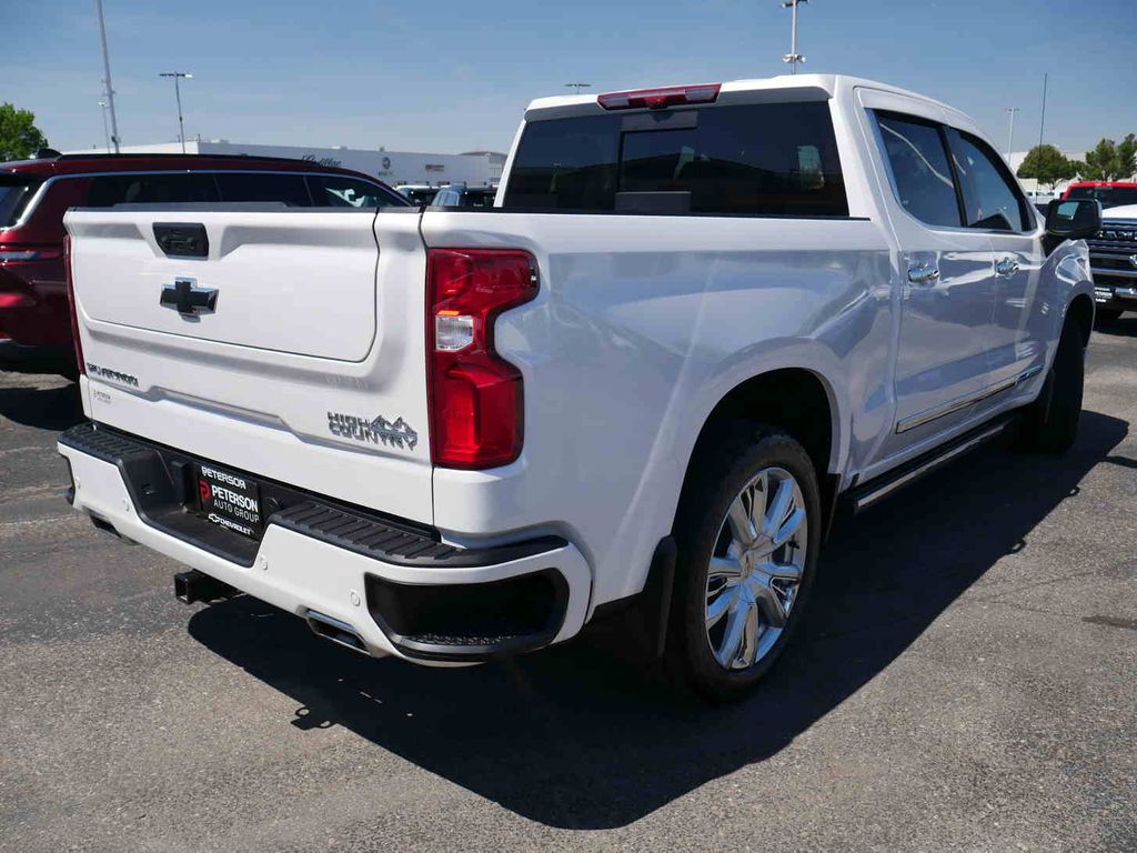 2024 Chevrolet Silverado 1500 High Country photo 17