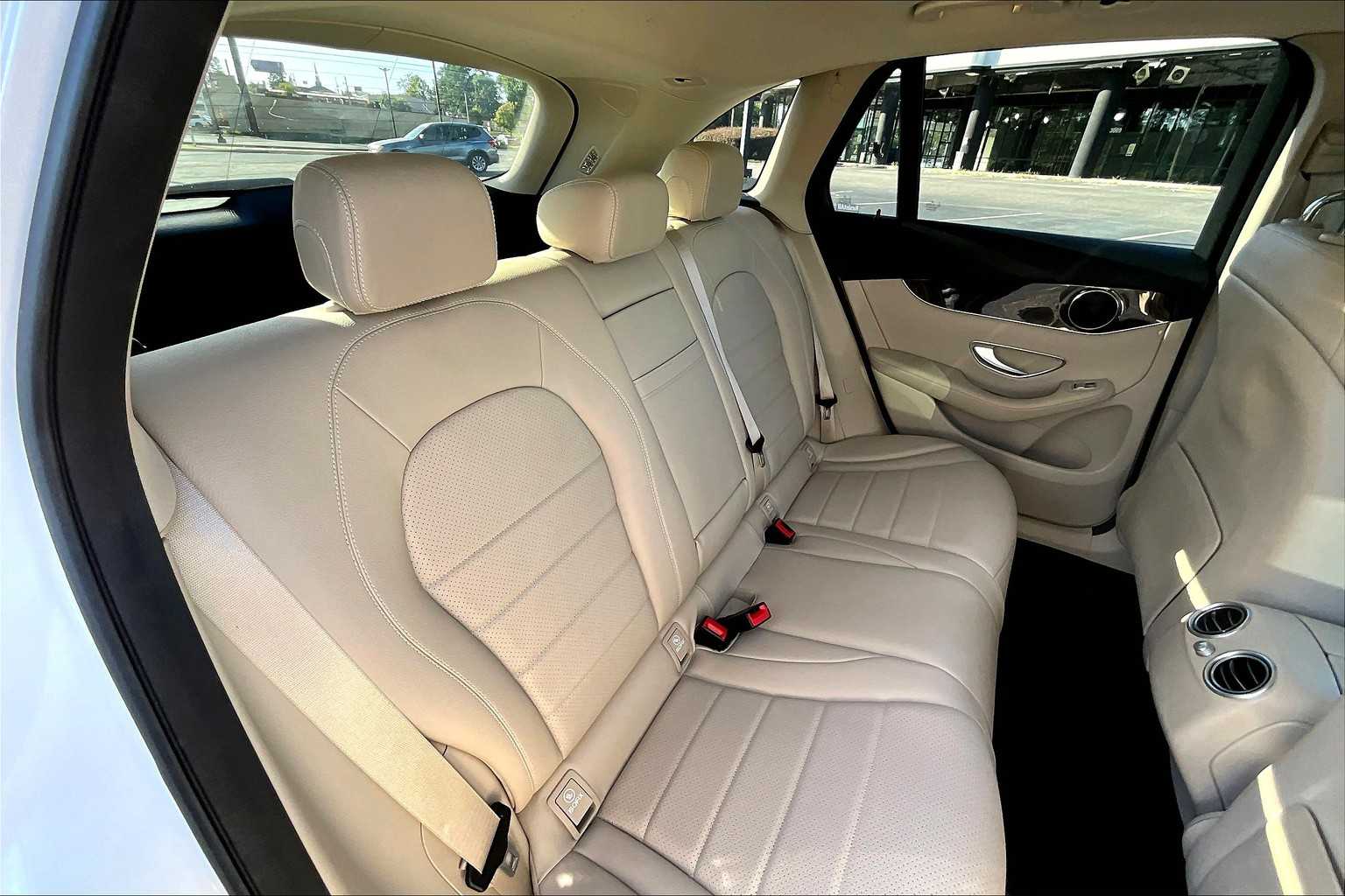 2022 Mercedes Benz GLC 300 photo 18