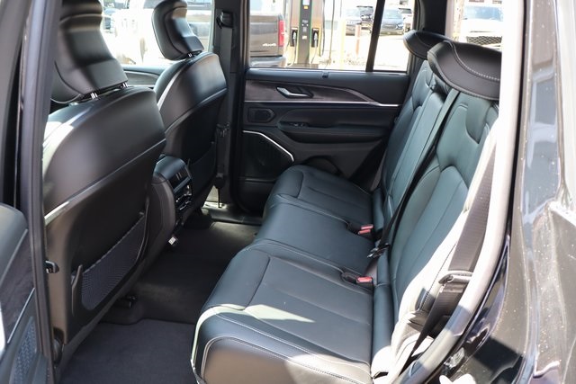 2025 Jeep Grand Cherokee Overland photo 38