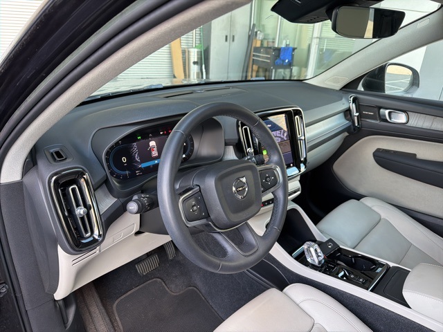 2023 Volvo XC40 Ultimate photo 5