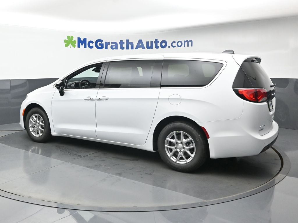 2026 Chrysler Voyager LX photo 18